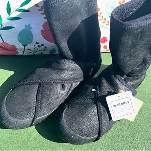 VIBRAM Unisex Furoshiki Mid Strap Boot *BRAND NEW* Size:7 w/o box